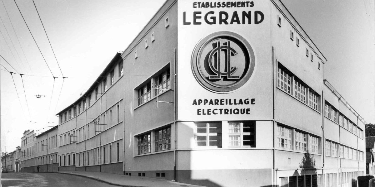 5edf6e79e3d51_1955_vue_enseigne_legrand-3998487 5edf6e79e3d51_1955_vue_enseigne_legrand-3998487
